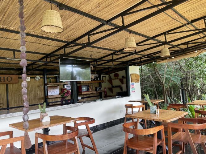 Pacho restaurant and Lounge 3